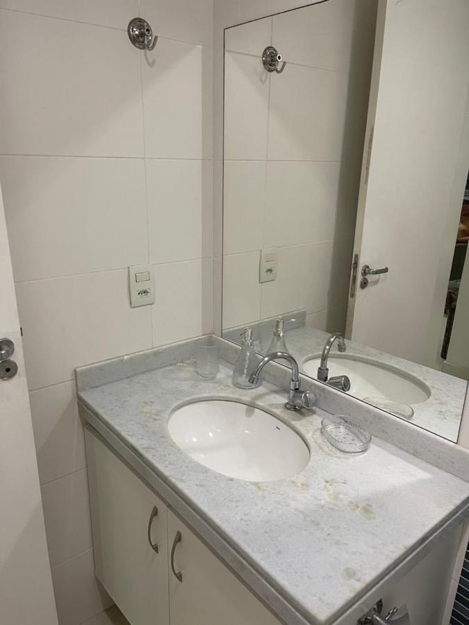 Apartamento com varanda e piscina Cabo Frio Exterior foto